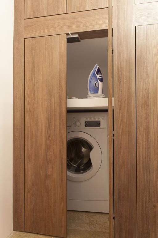 Green Door Apartment Сібіу Номер фото